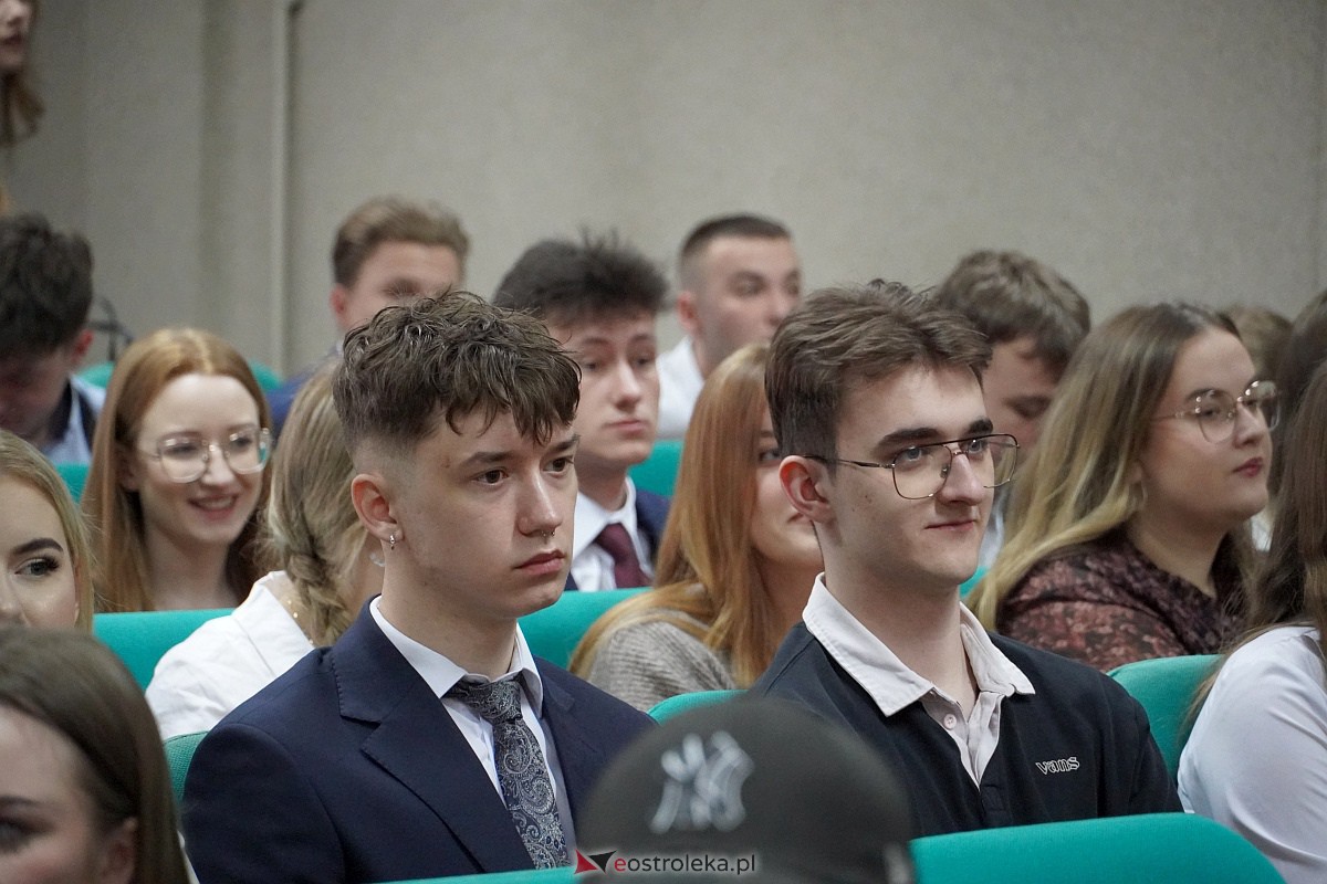 : Zakoczenie roku szkolnego klas maturalnych w ZSZ nr 4 [28.04.2023] - zdjęcie #74 - eOstroleka.pl
