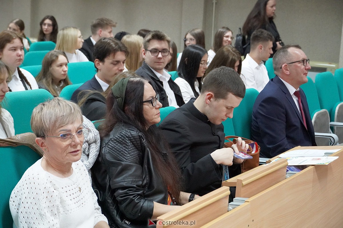 : Zakoczenie roku szkolnego klas maturalnych w ZSZ nr 4 [28.04.2023] - zdjęcie #73 - eOstroleka.pl