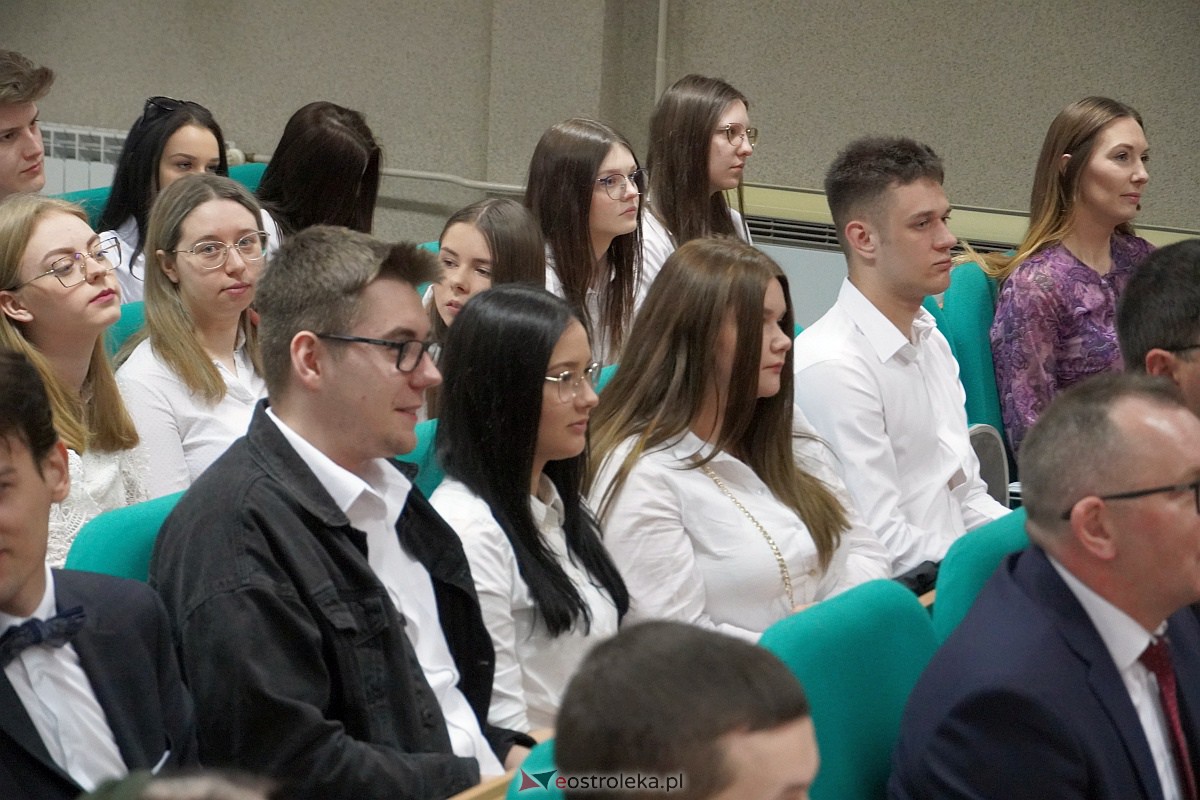 : Zakoczenie roku szkolnego klas maturalnych w ZSZ nr 4 [28.04.2023] - zdjęcie #67 - eOstroleka.pl