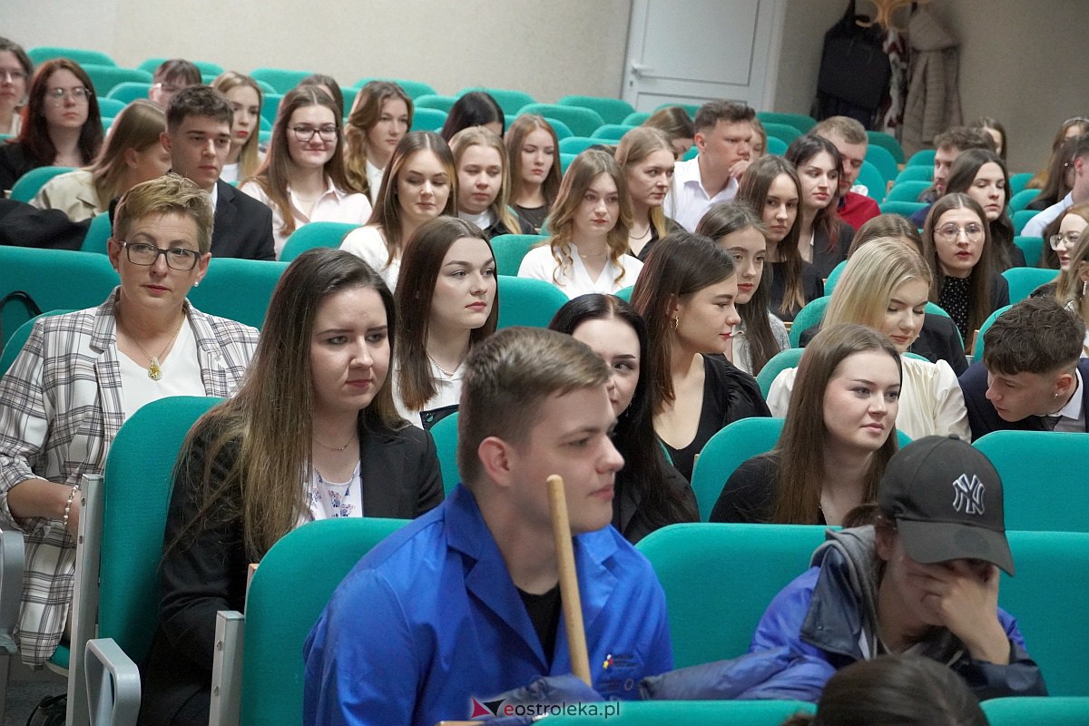 : Zakoczenie roku szkolnego klas maturalnych w ZSZ nr 4 [28.04.2023] - zdjęcie #65 - eOstroleka.pl