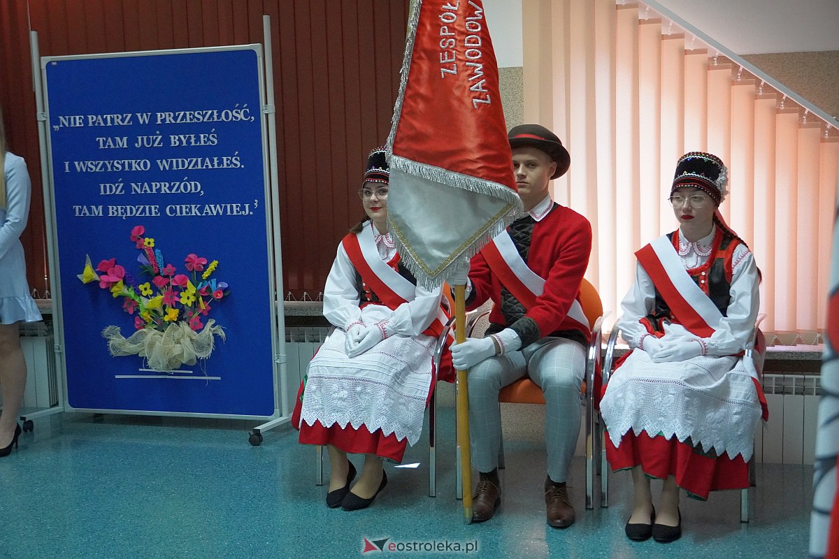 : Zakoczenie roku szkolnego klas maturalnych w ZSZ nr 4 [28.04.2023] - zdjęcie #15 - eOstroleka.pl