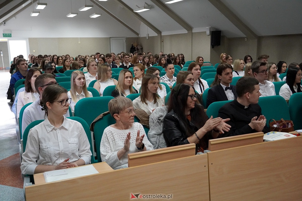 : Zakoczenie roku szkolnego klas maturalnych w ZSZ nr 4 [28.04.2023] - zdjęcie #59 - eOstroleka.pl