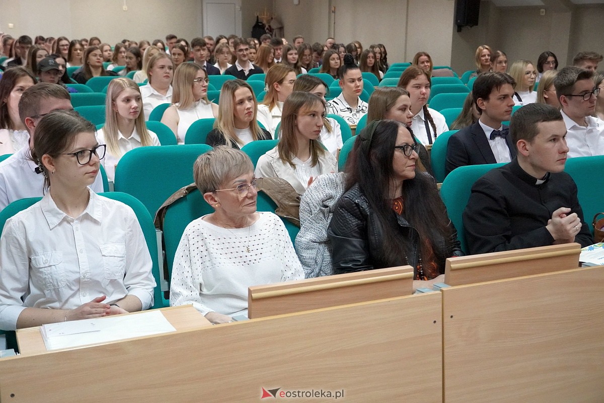 : Zakoczenie roku szkolnego klas maturalnych w ZSZ nr 4 [28.04.2023] - zdjęcie #58 - eOstroleka.pl