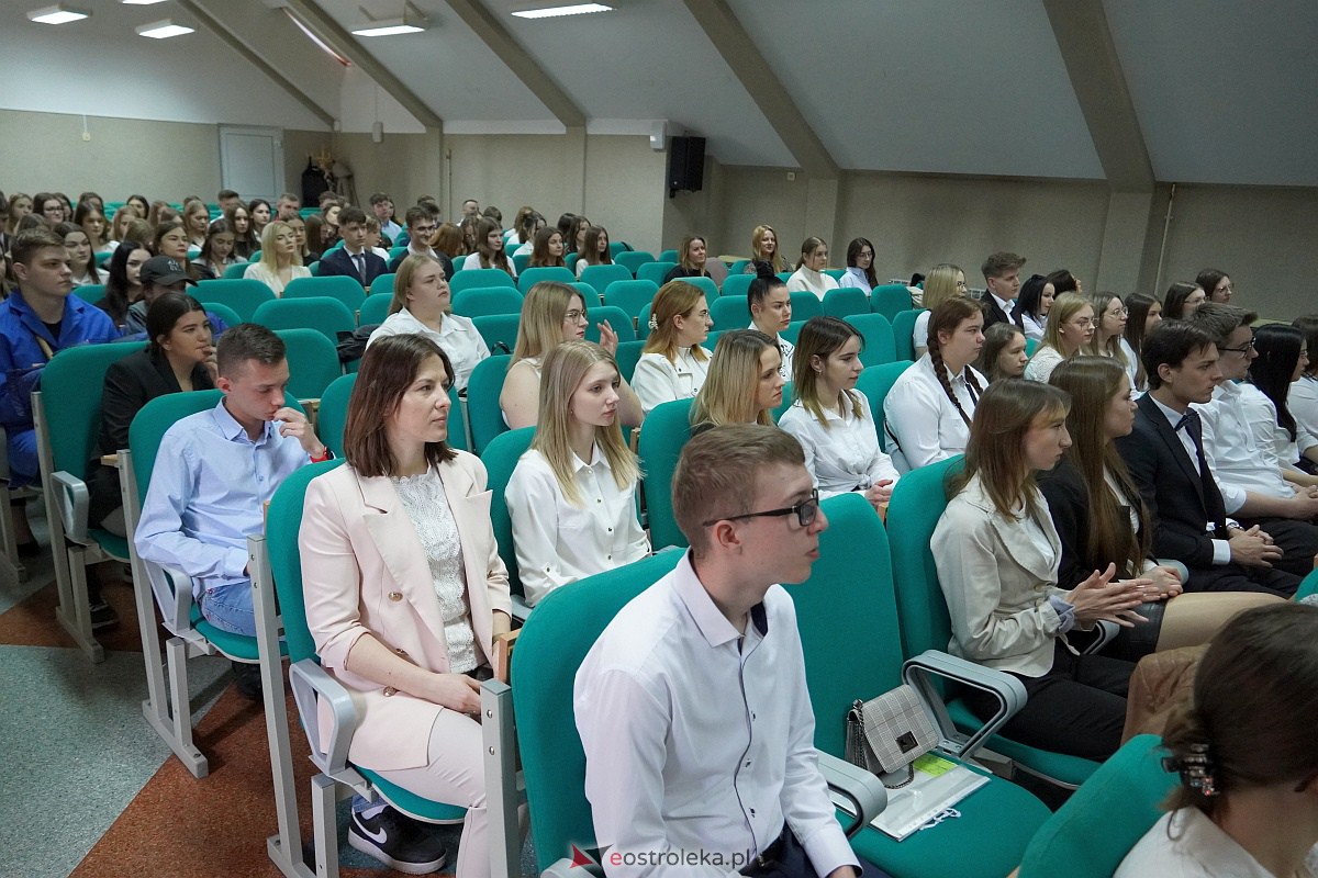 : Zakoczenie roku szkolnego klas maturalnych w ZSZ nr 4 [28.04.2023] - zdjęcie #57 - eOstroleka.pl