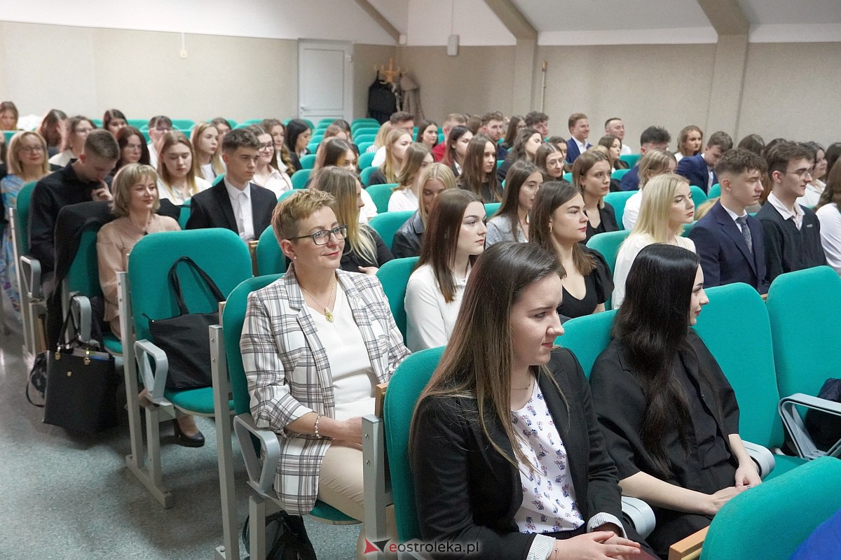: Zakoczenie roku szkolnego klas maturalnych w ZSZ nr 4 [28.04.2023] - zdjęcie #21 - eOstroleka.pl