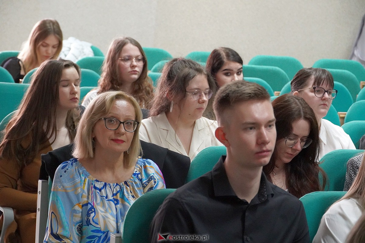 : Zakoczenie roku szkolnego klas maturalnych w ZSZ nr 4 [28.04.2023] - zdjęcie #24 - eOstroleka.pl