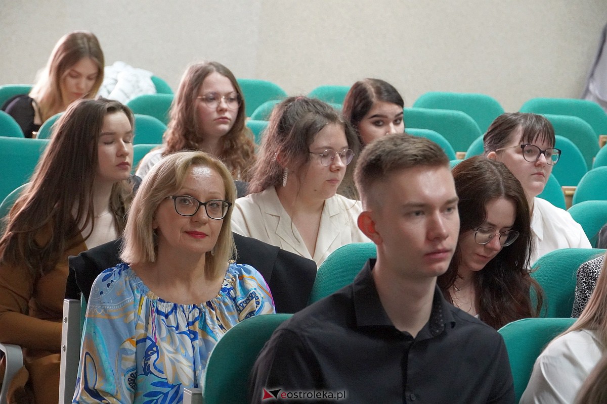 : Zakoczenie roku szkolnego klas maturalnych w ZSZ nr 4 [28.04.2023] - zdjęcie #52 - eOstroleka.pl