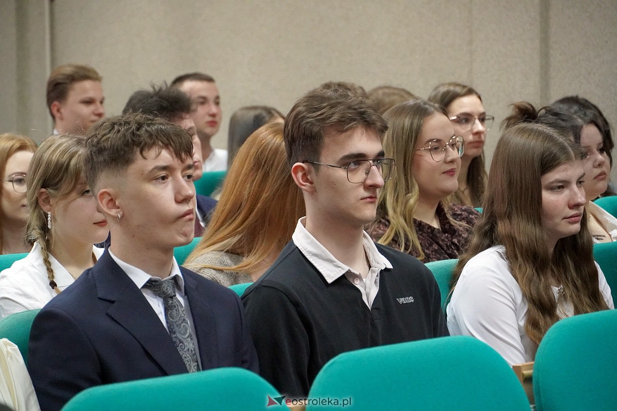 : Zakoczenie roku szkolnego klas maturalnych w ZSZ nr 4 [28.04.2023] - zdjęcie #49 - eOstroleka.pl