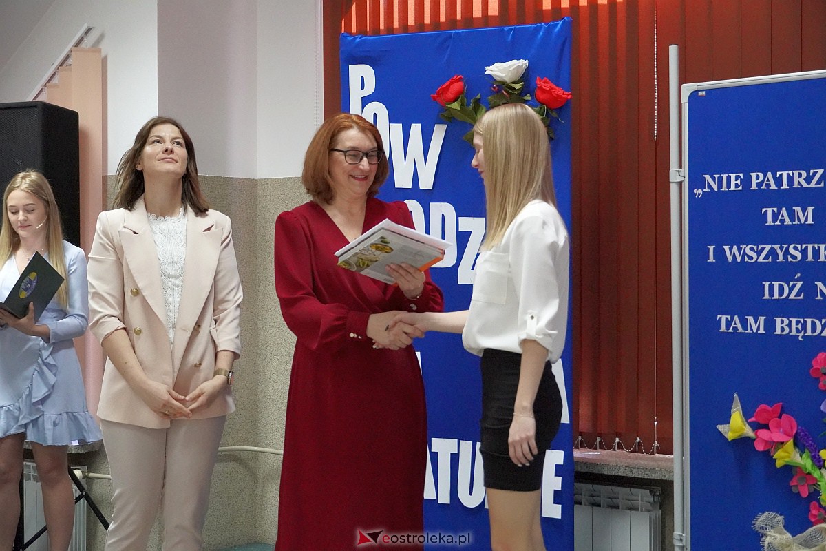 : Zakoczenie roku szkolnego klas maturalnych w ZSZ nr 4 [28.04.2023] - zdjęcie #6 - eOstroleka.pl