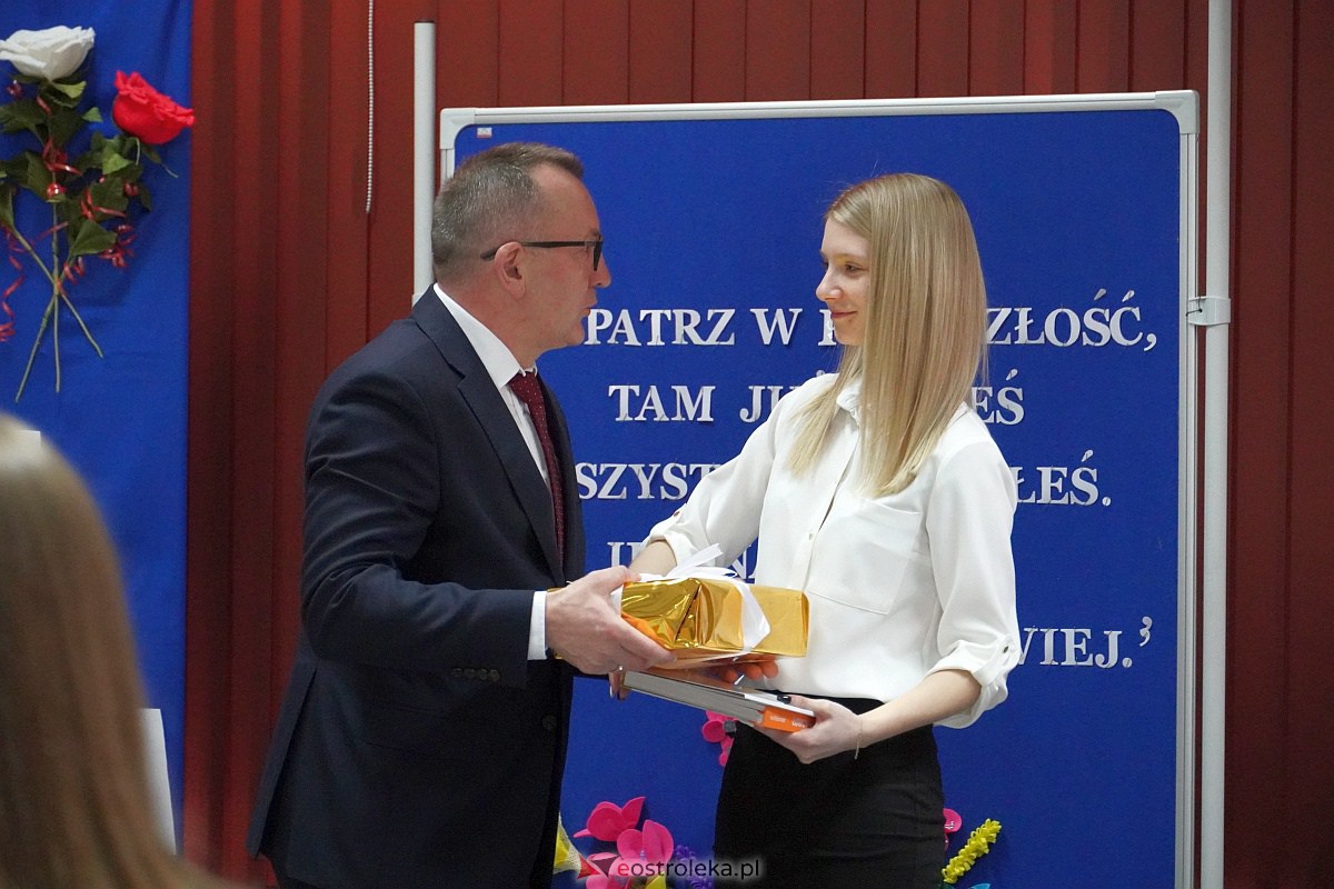 : Zakoczenie roku szkolnego klas maturalnych w ZSZ nr 4 [28.04.2023] - zdjęcie #2 - eOstroleka.pl