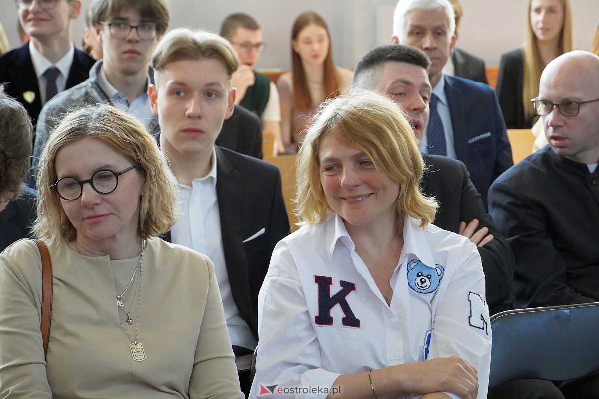 Zakoczenie roku szkolnego klas maturalnych w I LO [28.04.2023] - zdjęcie #48 - eOstroleka.pl