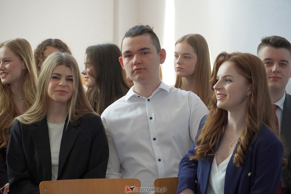 Zakoczenie roku szkolnego klas maturalnych w I LO [28.04.2023] - zdjęcie #46 - eOstroleka.pl