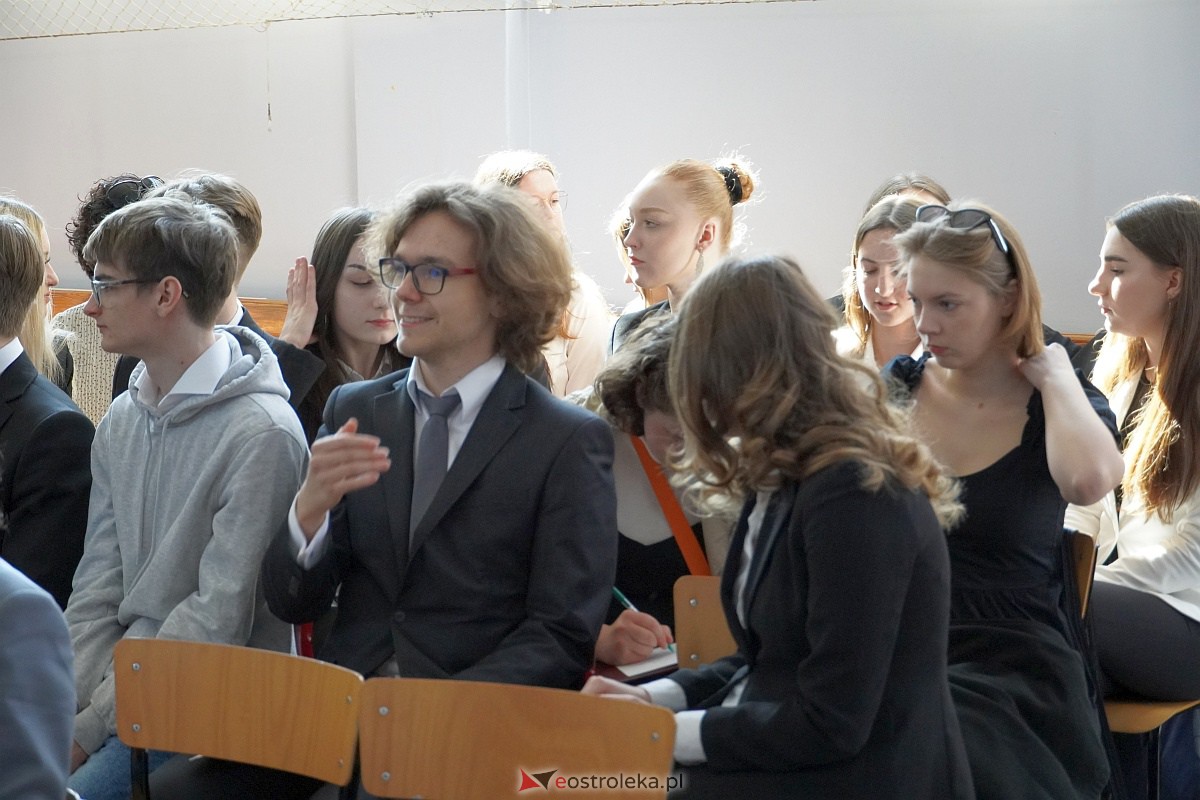 Zakoczenie roku szkolnego klas maturalnych w I LO [28.04.2023] - zdjęcie #5 - eOstroleka.pl
