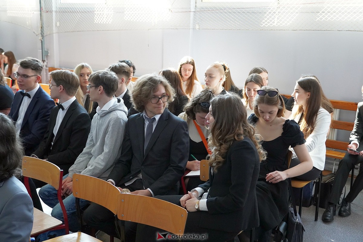 Zakoczenie roku szkolnego klas maturalnych w I LO [28.04.2023] - zdjęcie #7 - eOstroleka.pl