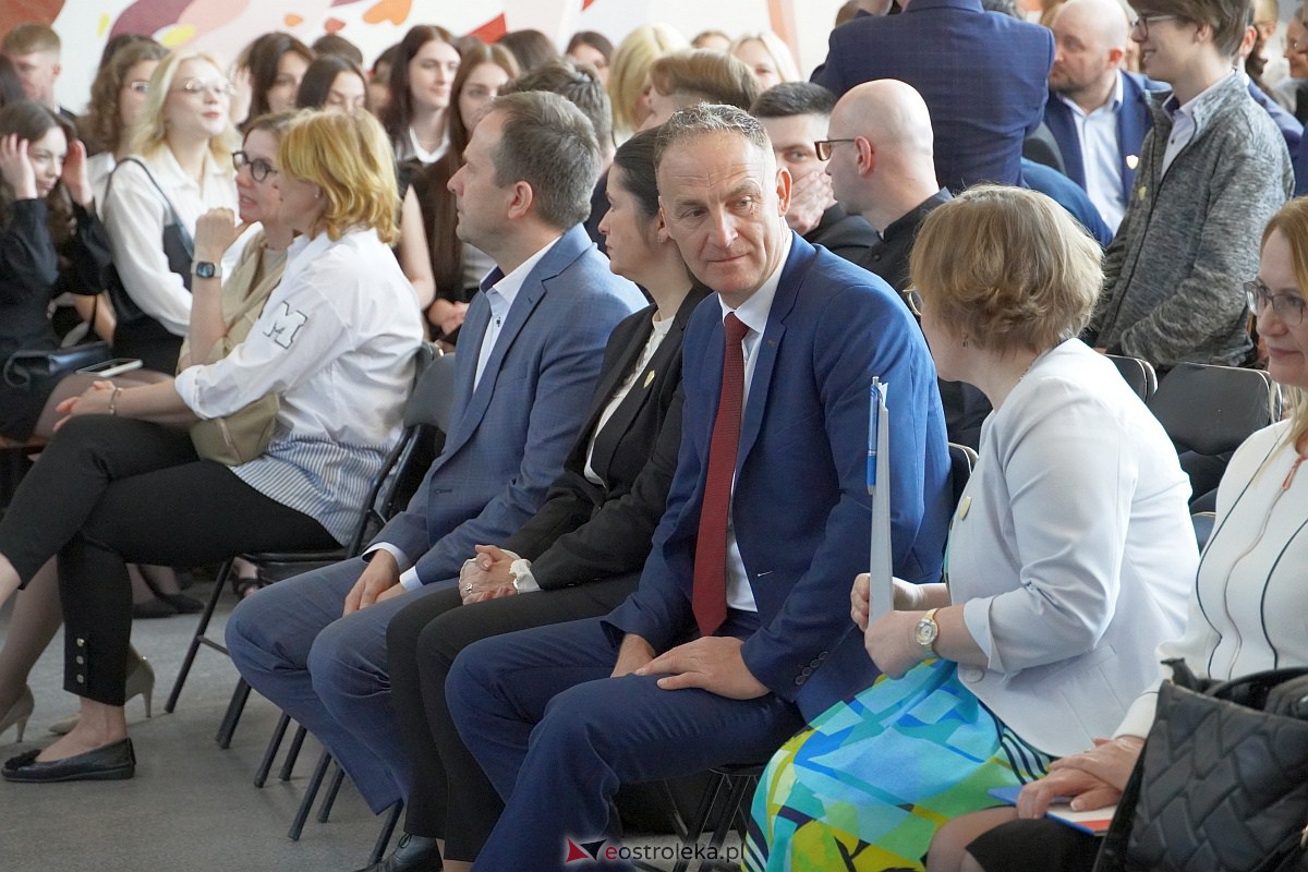 Zakoczenie roku szkolnego klas maturalnych w I LO [28.04.2023] - zdjęcie #33 - eOstroleka.pl