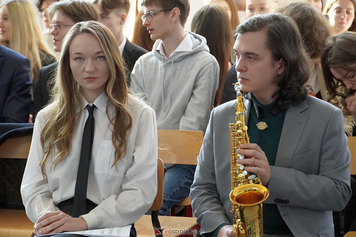 Zakoczenie roku szkolnego klas maturalnych w I LO [28.04.2023] - zdjęcie #32 - eOstroleka.pl