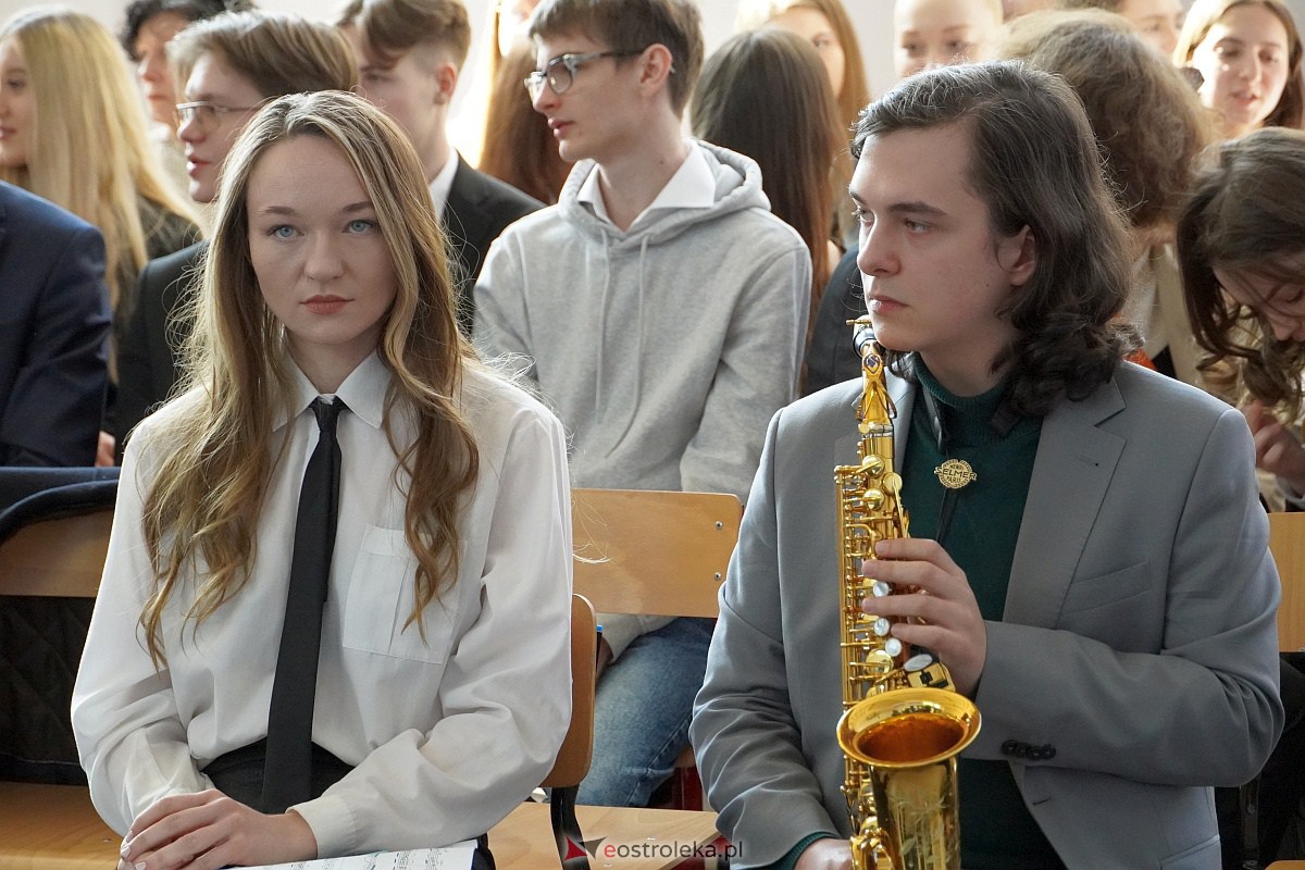 Zakoczenie roku szkolnego klas maturalnych w I LO [28.04.2023] - zdjęcie #31 - eOstroleka.pl