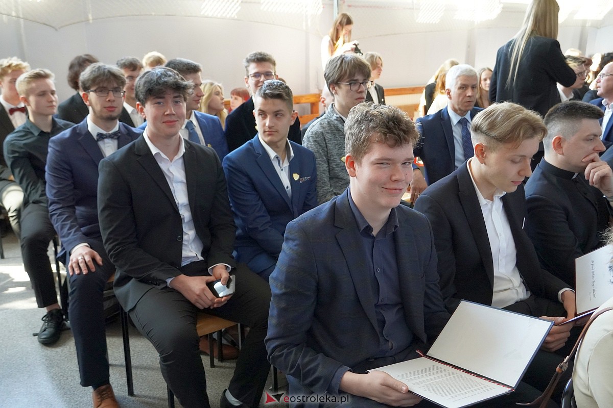 Zakoczenie roku szkolnego klas maturalnych w I LO [28.04.2023] - zdjęcie #22 - eOstroleka.pl