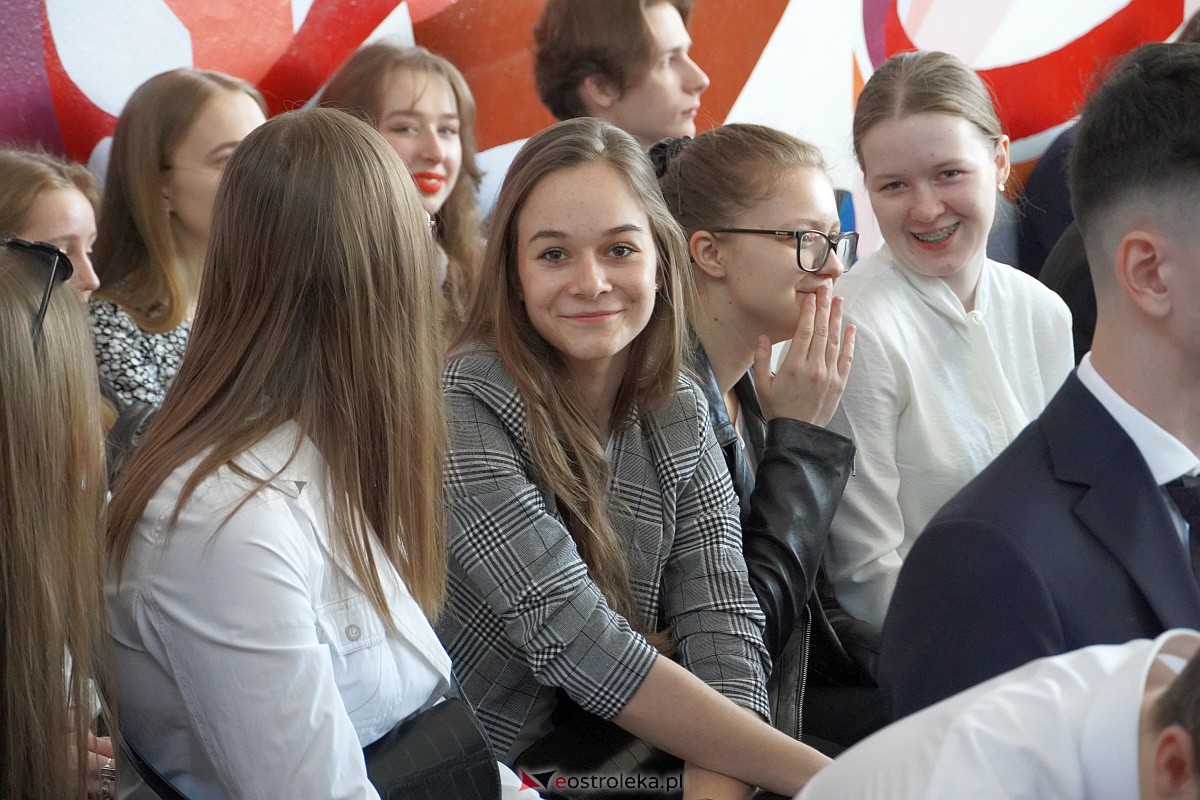 Zakoczenie roku szkolnego klas maturalnych w I LO [28.04.2023] - zdjęcie #20 - eOstroleka.pl