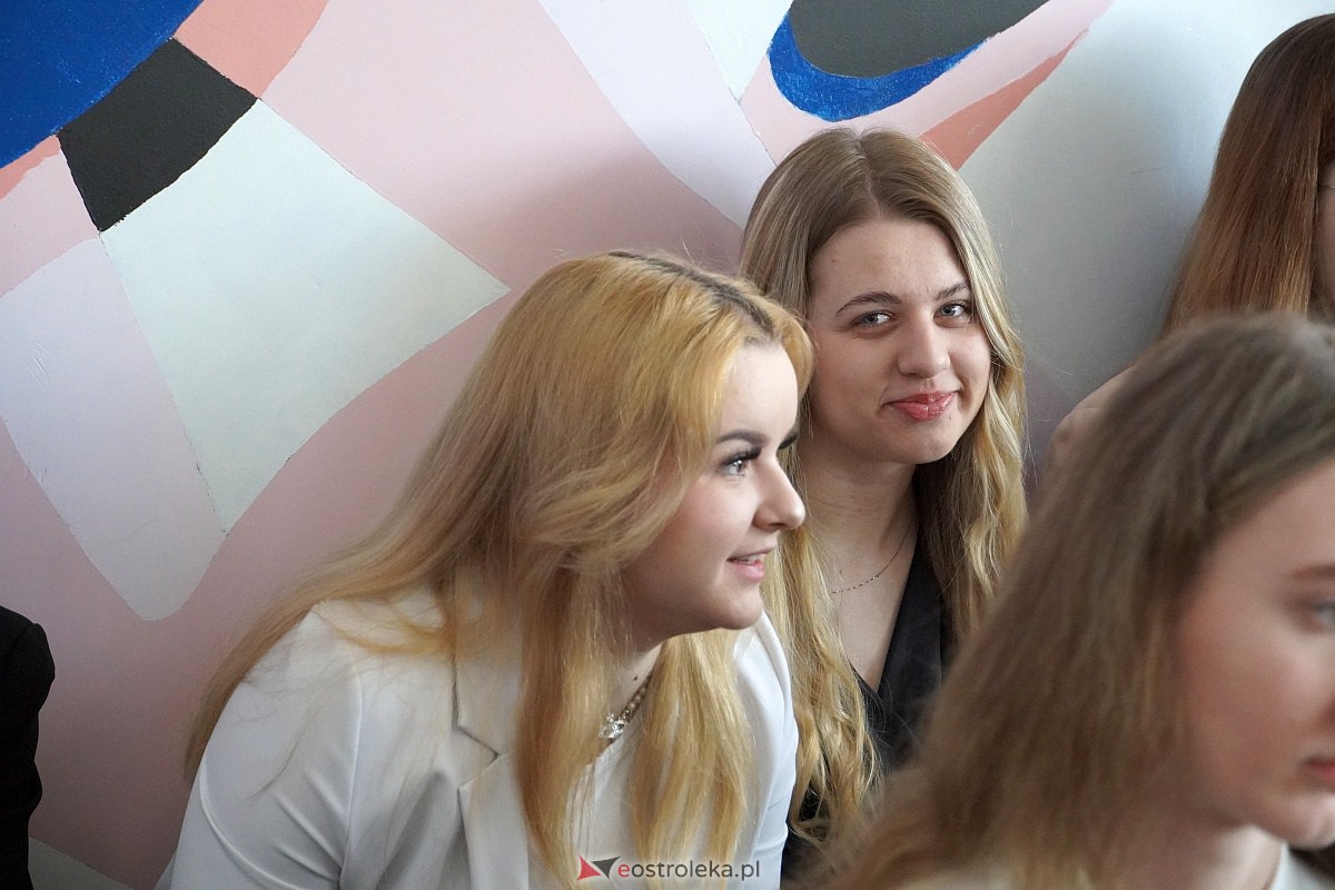Zakoczenie roku szkolnego klas maturalnych w I LO [28.04.2023] - zdjęcie #19 - eOstroleka.pl