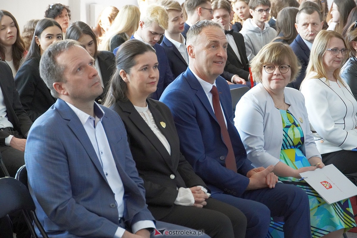 Zakoczenie roku szkolnego klas maturalnych w I LO [28.04.2023] - zdjęcie #14 - eOstroleka.pl