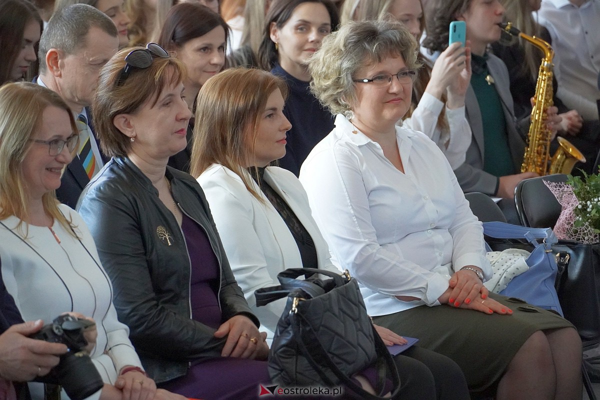 Zakoczenie roku szkolnego klas maturalnych w I LO [28.04.2023] - zdjęcie #5 - eOstroleka.pl