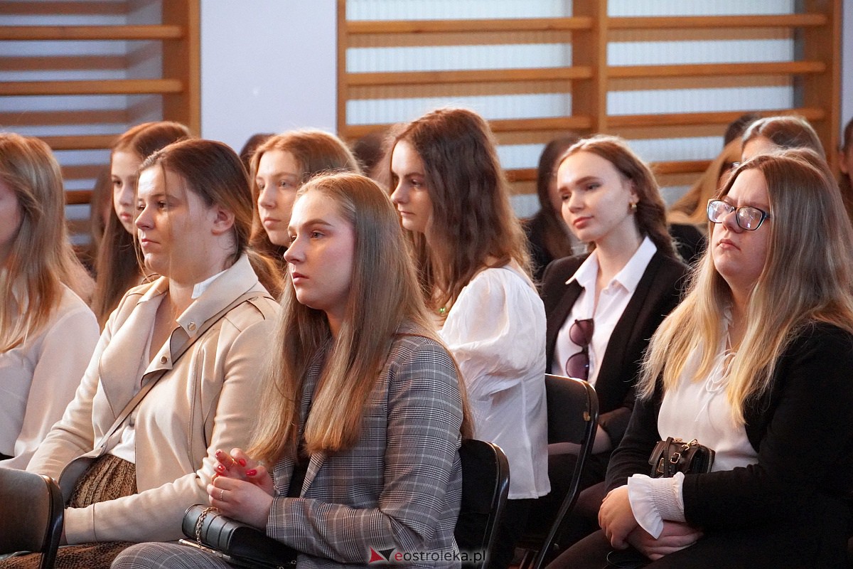 Zakoczenie roku szkolnego klas maturalnych w II LO [28.04.2023] - zdjęcie #32 - eOstroleka.pl