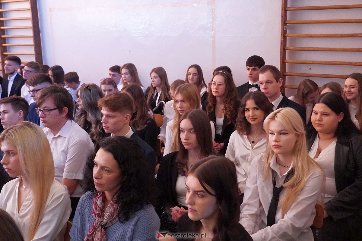 Zakoczenie roku szkolnego klas maturalnych w II LO [28.04.2023] - zdjęcie #29 - eOstroleka.pl