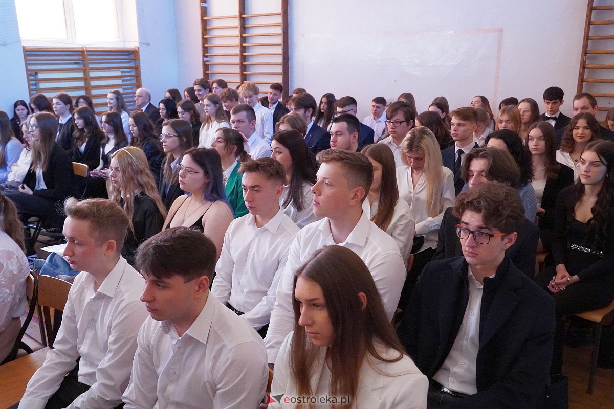 Zakoczenie roku szkolnego klas maturalnych w II LO [28.04.2023] - zdjęcie #26 - eOstroleka.pl