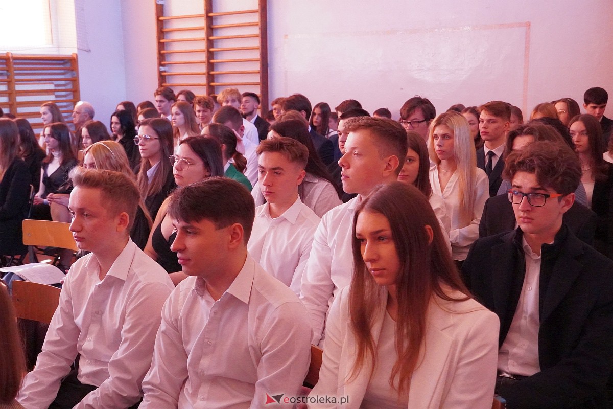 Zakoczenie roku szkolnego klas maturalnych w II LO [28.04.2023] - zdjęcie #22 - eOstroleka.pl