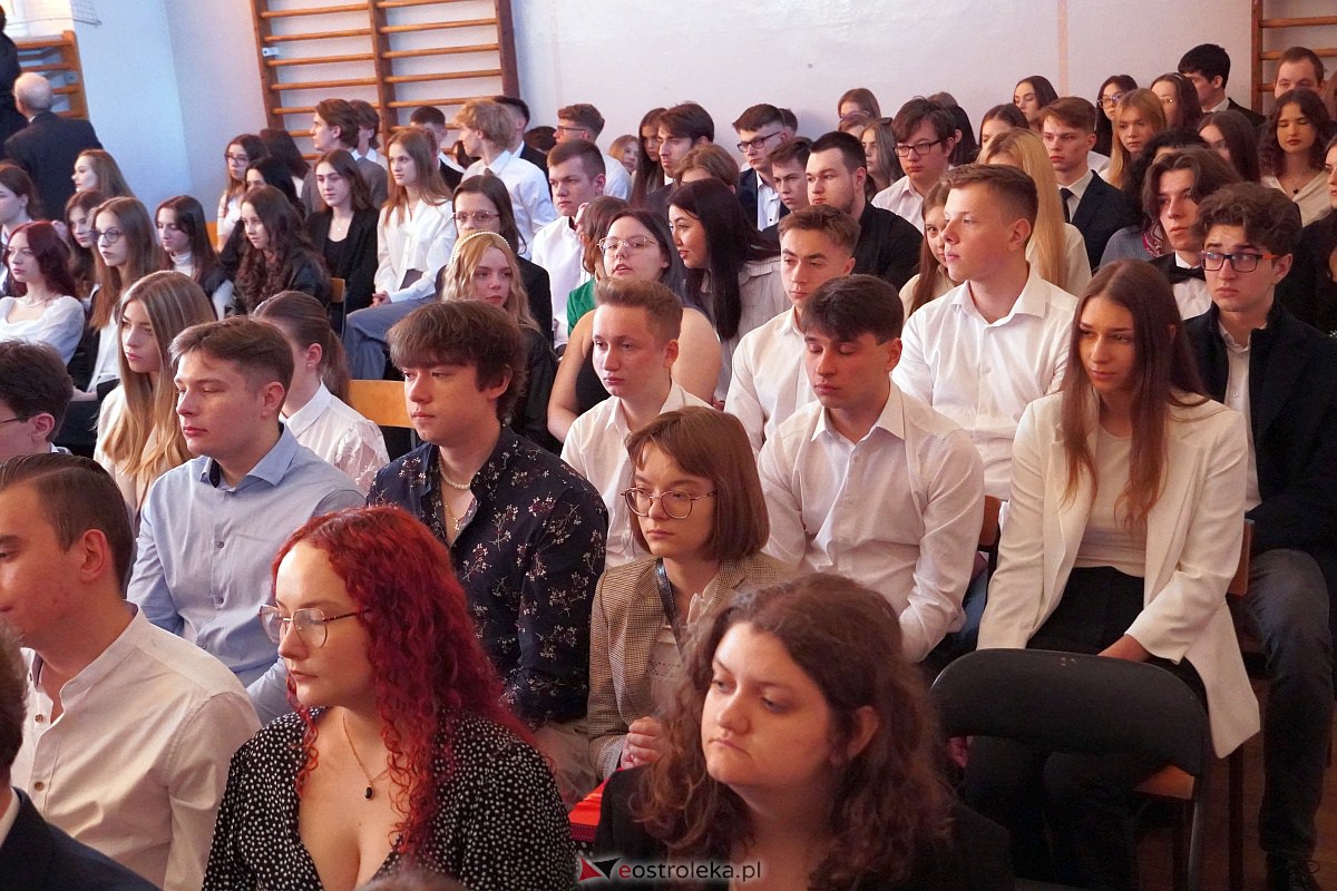 Zakoczenie roku szkolnego klas maturalnych w II LO [28.04.2023] - zdjęcie #20 - eOstroleka.pl