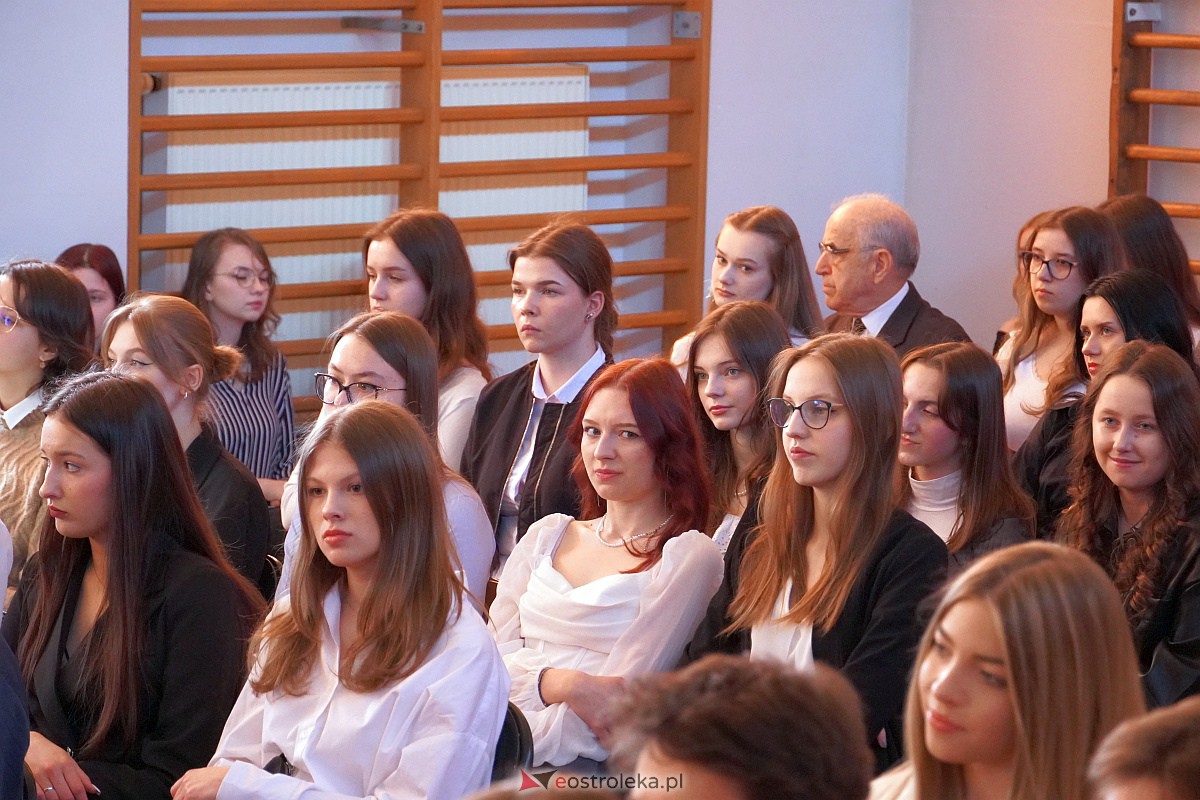 Zakoczenie roku szkolnego klas maturalnych w II LO [28.04.2023] - zdjęcie #10 - eOstroleka.pl