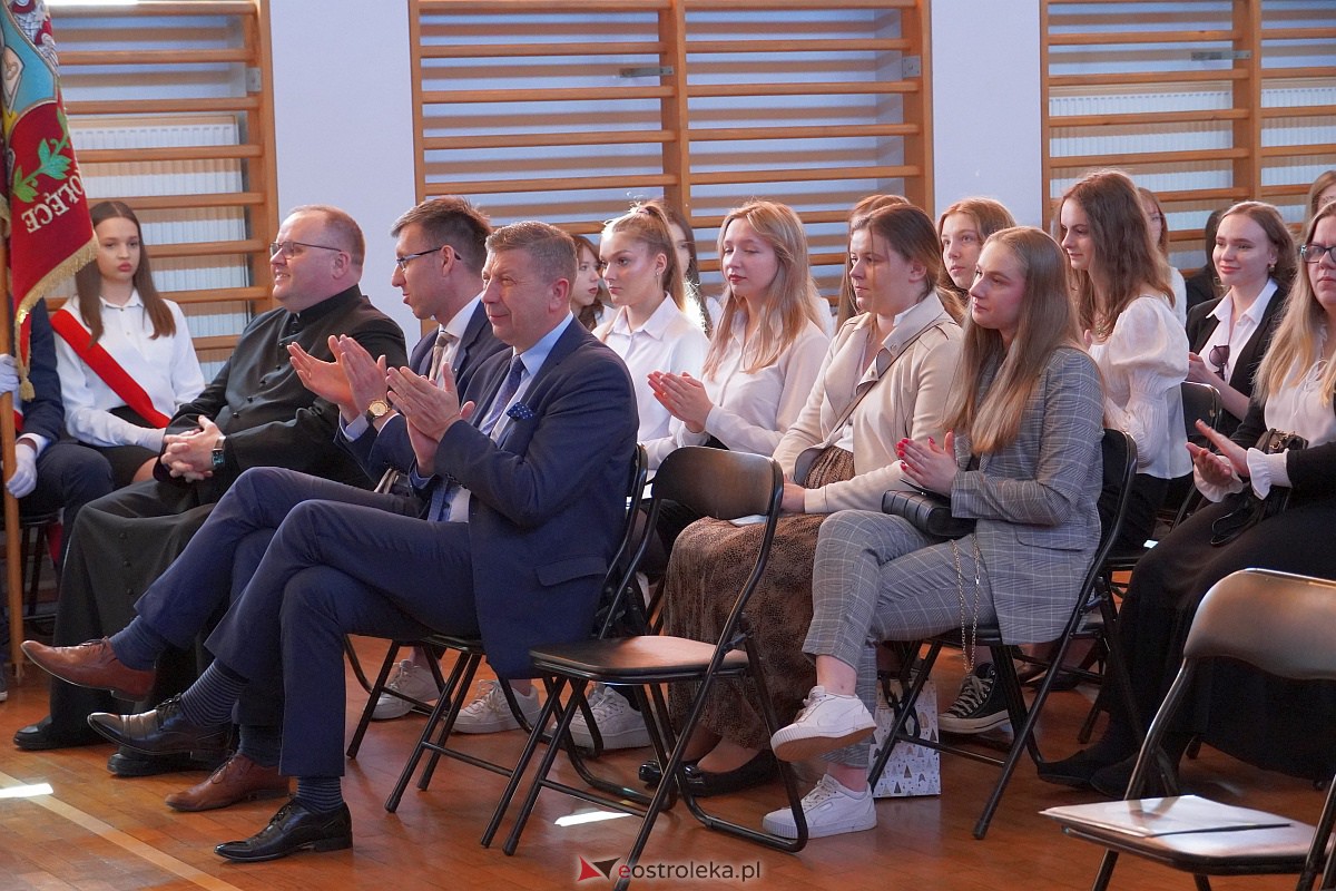 Zakoczenie roku szkolnego klas maturalnych w II LO [28.04.2023] - zdjęcie #3 - eOstroleka.pl