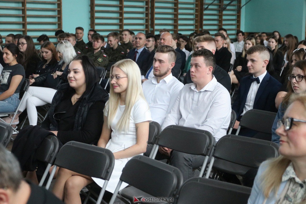 Zakoczenie roku szkolnego klas maturalnych w ZSZ 2 [28.04.2023] - zdjęcie #86 - eOstroleka.pl