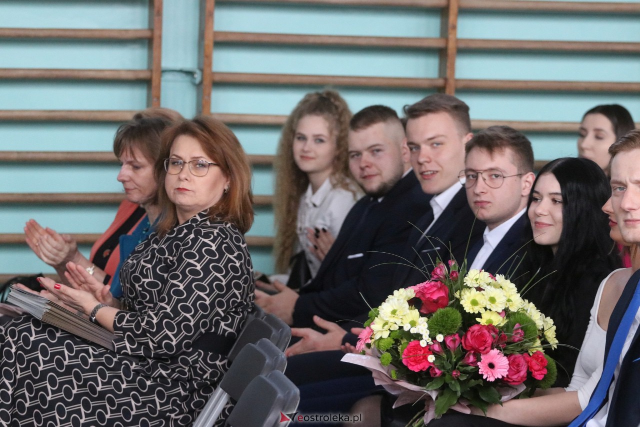 Zakoczenie roku szkolnego klas maturalnych w ZSZ 2 [28.04.2023] - zdjęcie #12 - eOstroleka.pl