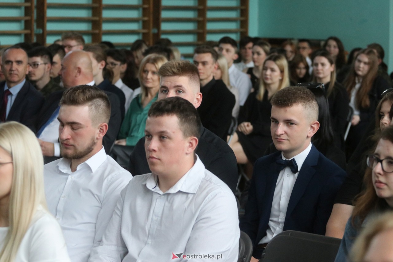 Zakoczenie roku szkolnego klas maturalnych w ZSZ 2 [28.04.2023] - zdjęcie #17 - eOstroleka.pl