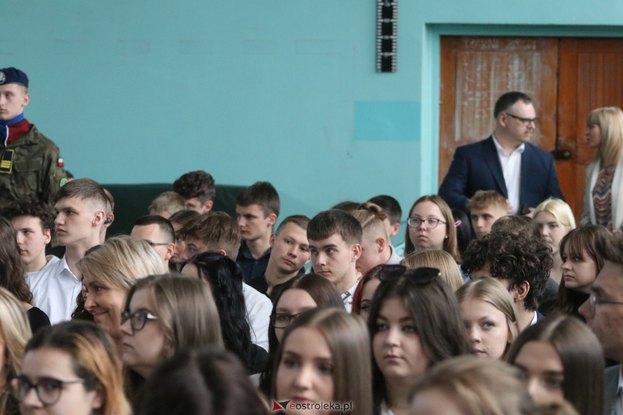 Zakoczenie roku szkolnego klas maturalnych w ZSZ 2 [28.04.2023] - zdjęcie #74 - eOstroleka.pl