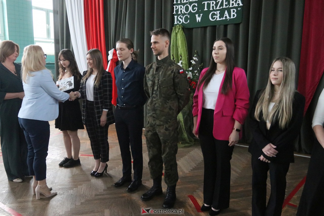 Zakoczenie roku szkolnego klas maturalnych w ZSZ 2 [28.04.2023] - zdjęcie #61 - eOstroleka.pl