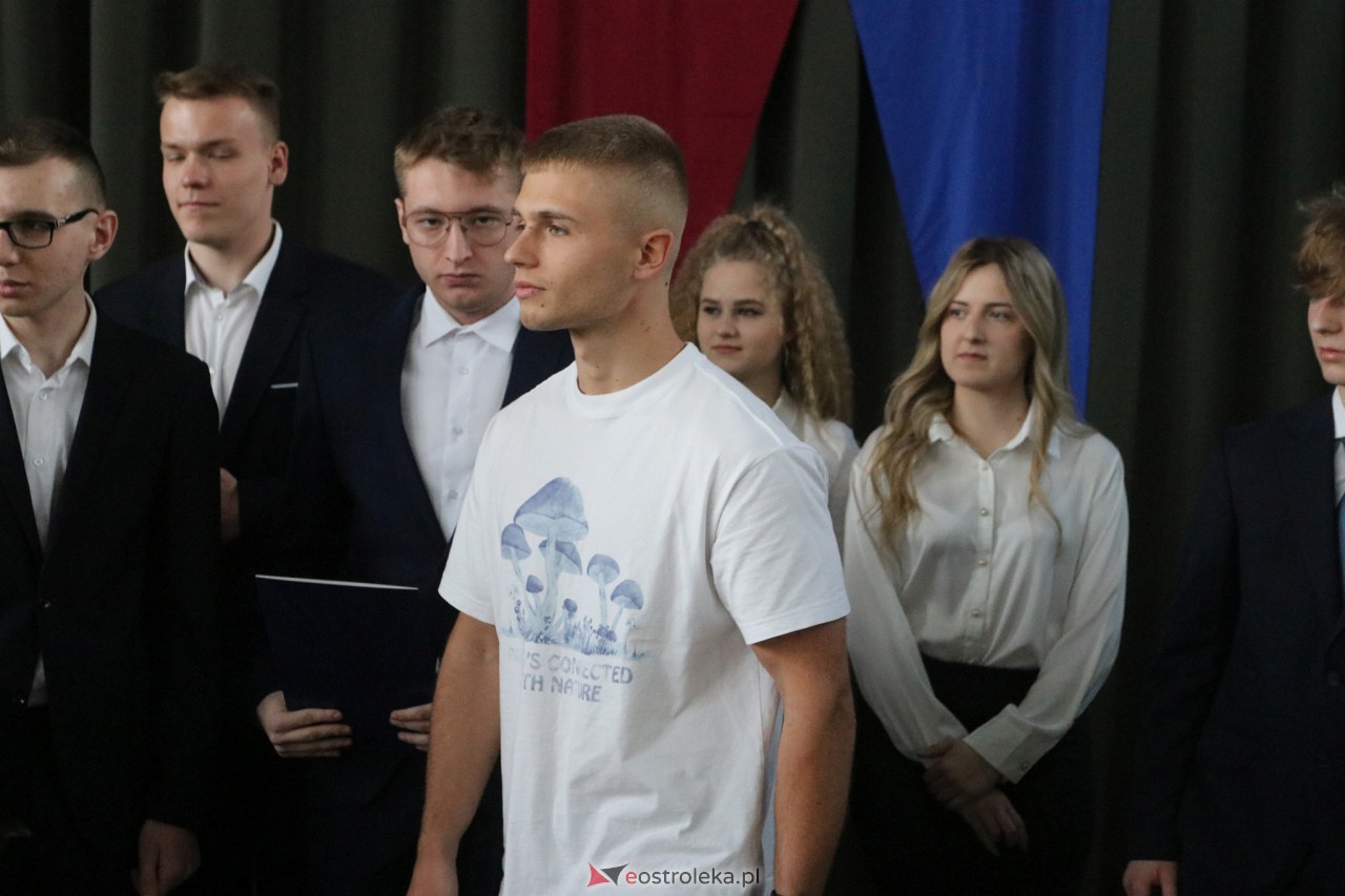 Zakoczenie roku szkolnego klas maturalnych w ZSZ 2 [28.04.2023] - zdjęcie #48 - eOstroleka.pl