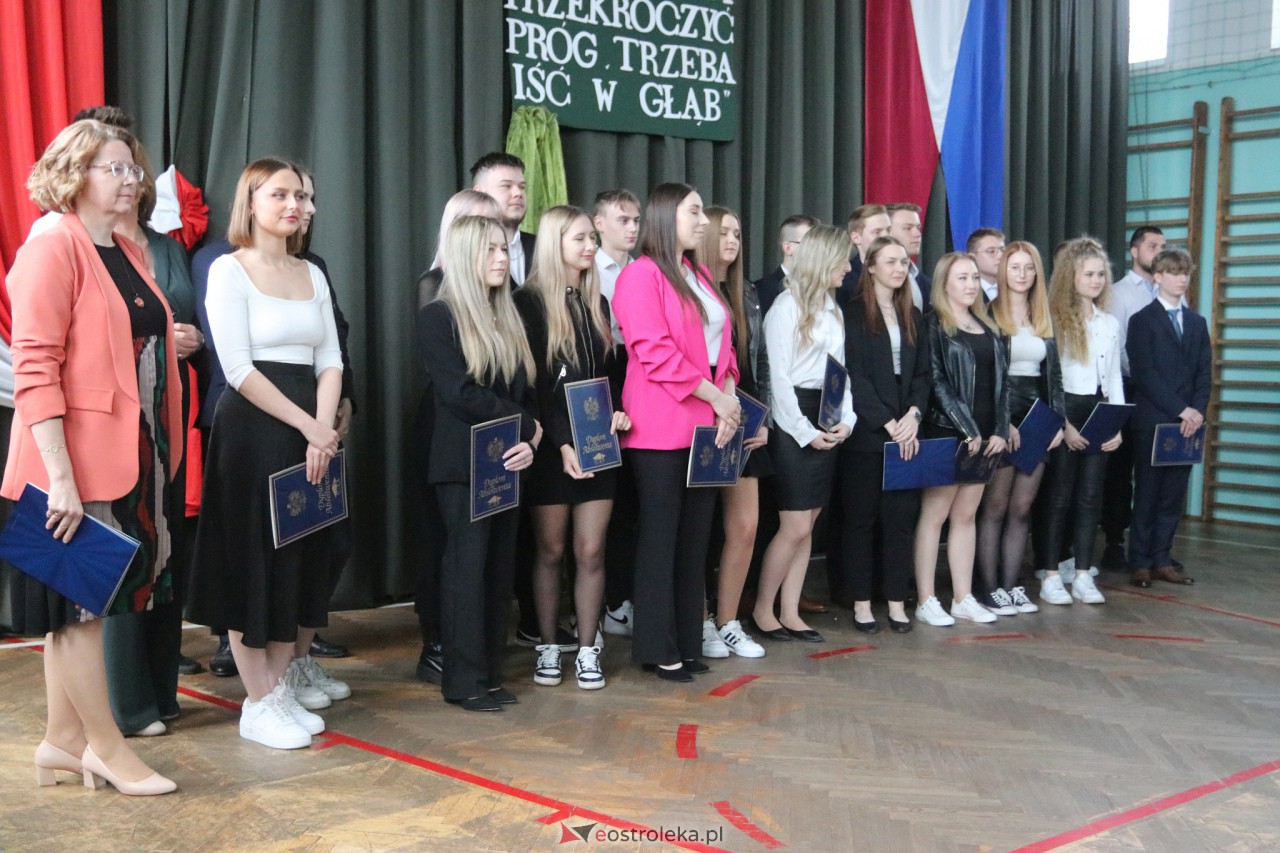 Zakoczenie roku szkolnego klas maturalnych w ZSZ 2 [28.04.2023] - zdjęcie #42 - eOstroleka.pl