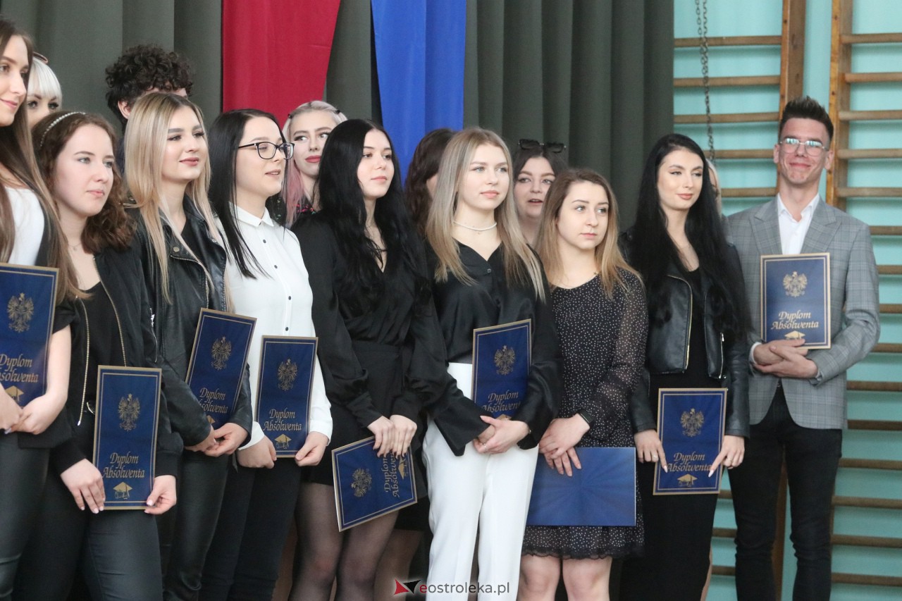 Zakoczenie roku szkolnego klas maturalnych w ZSZ 2 [28.04.2023] - zdjęcie #38 - eOstroleka.pl