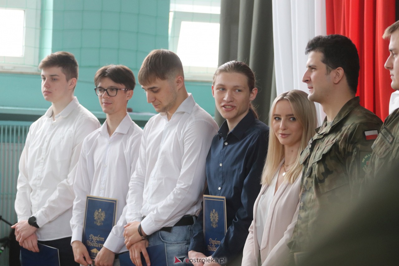 Zakoczenie roku szkolnego klas maturalnych w ZSZ 2 [28.04.2023] - zdjęcie #22 - eOstroleka.pl