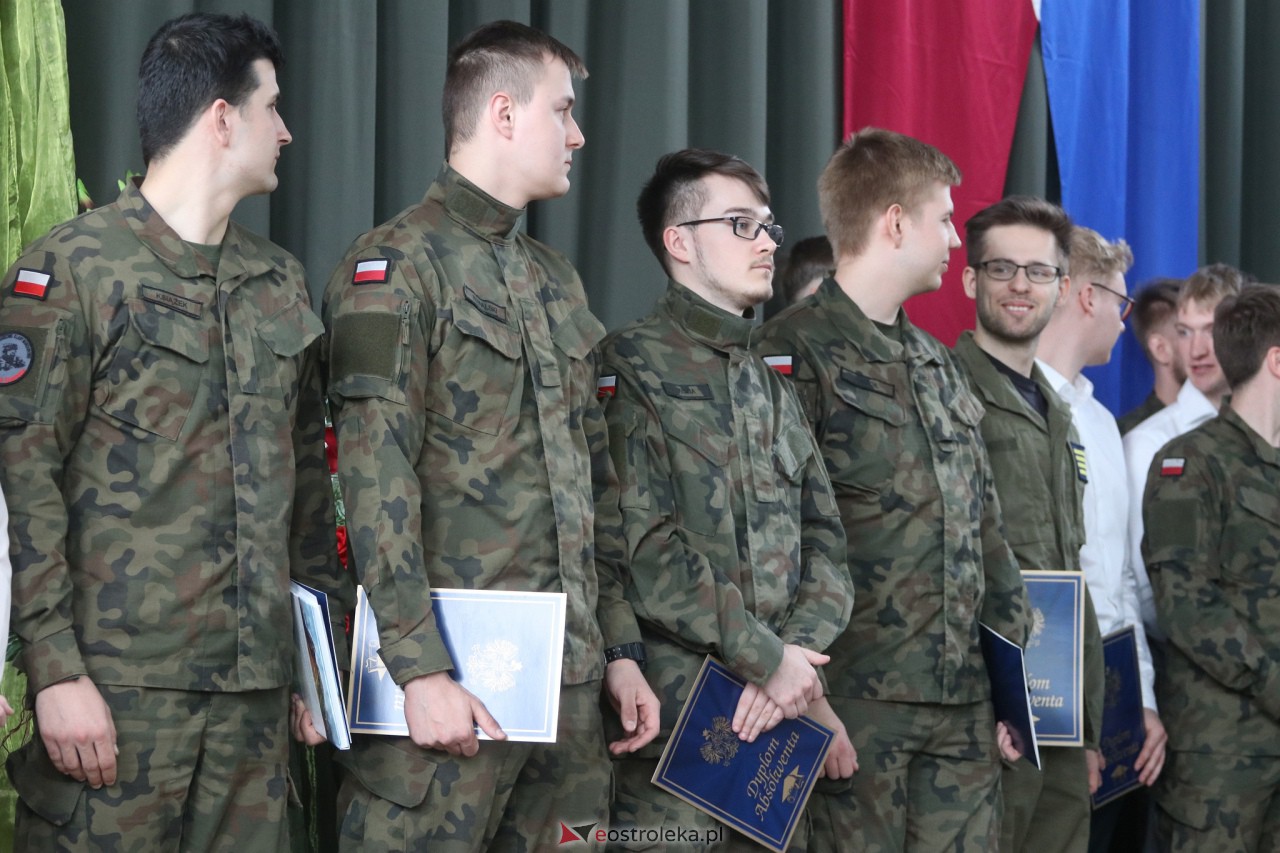 Zakoczenie roku szkolnego klas maturalnych w ZSZ 2 [28.04.2023] - zdjęcie #21 - eOstroleka.pl