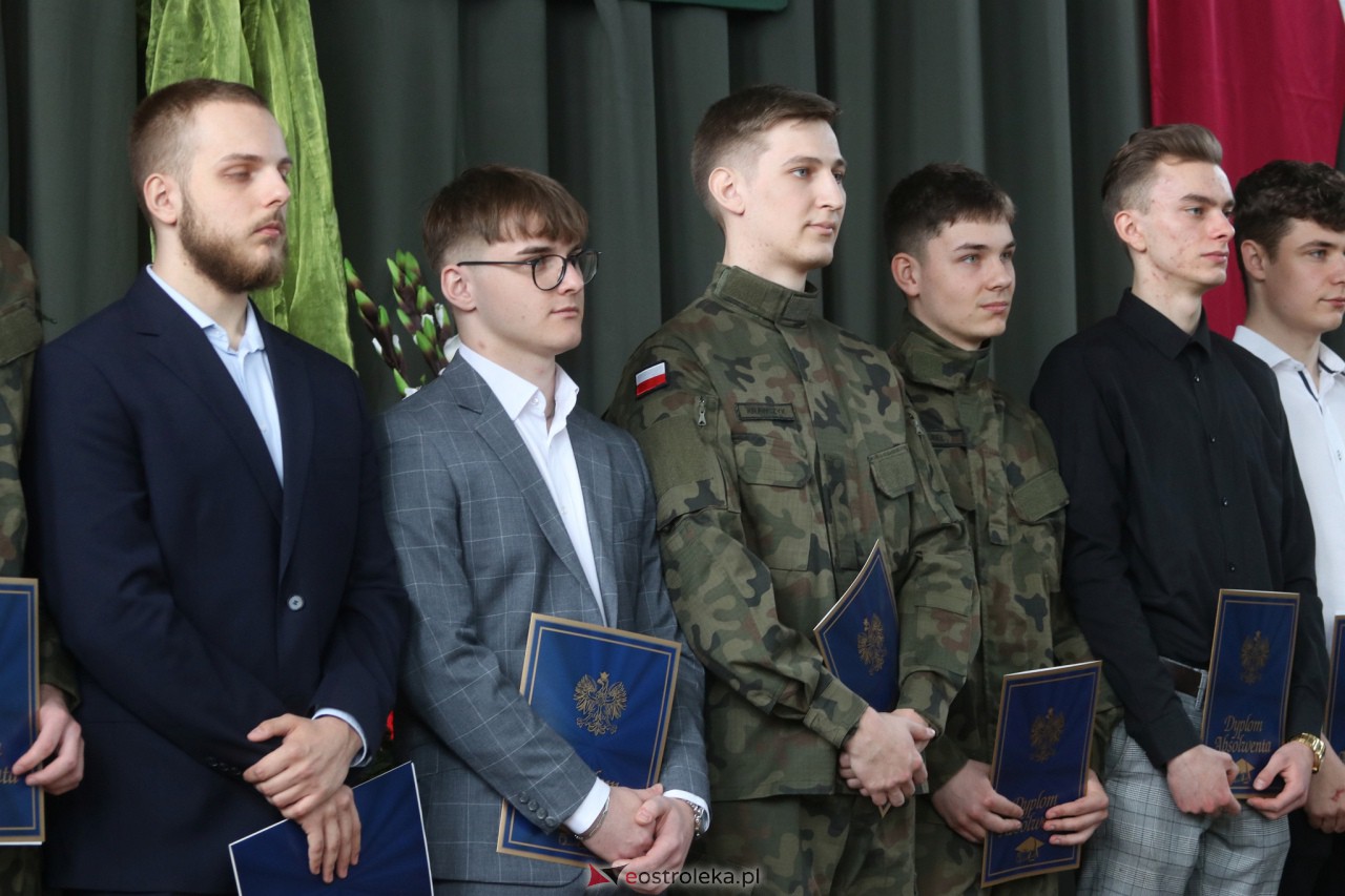 Zakoczenie roku szkolnego klas maturalnych w ZSZ 2 [28.04.2023] - zdjęcie #14 - eOstroleka.pl