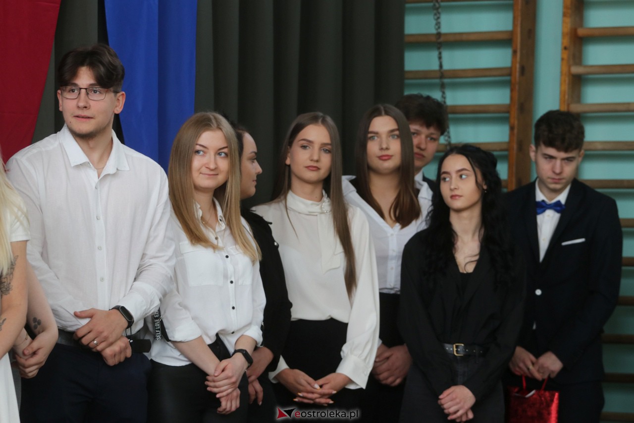 Zakoczenie roku szkolnego klas maturalnych w ZSZ 2 [28.04.2023] - zdjęcie #9 - eOstroleka.pl