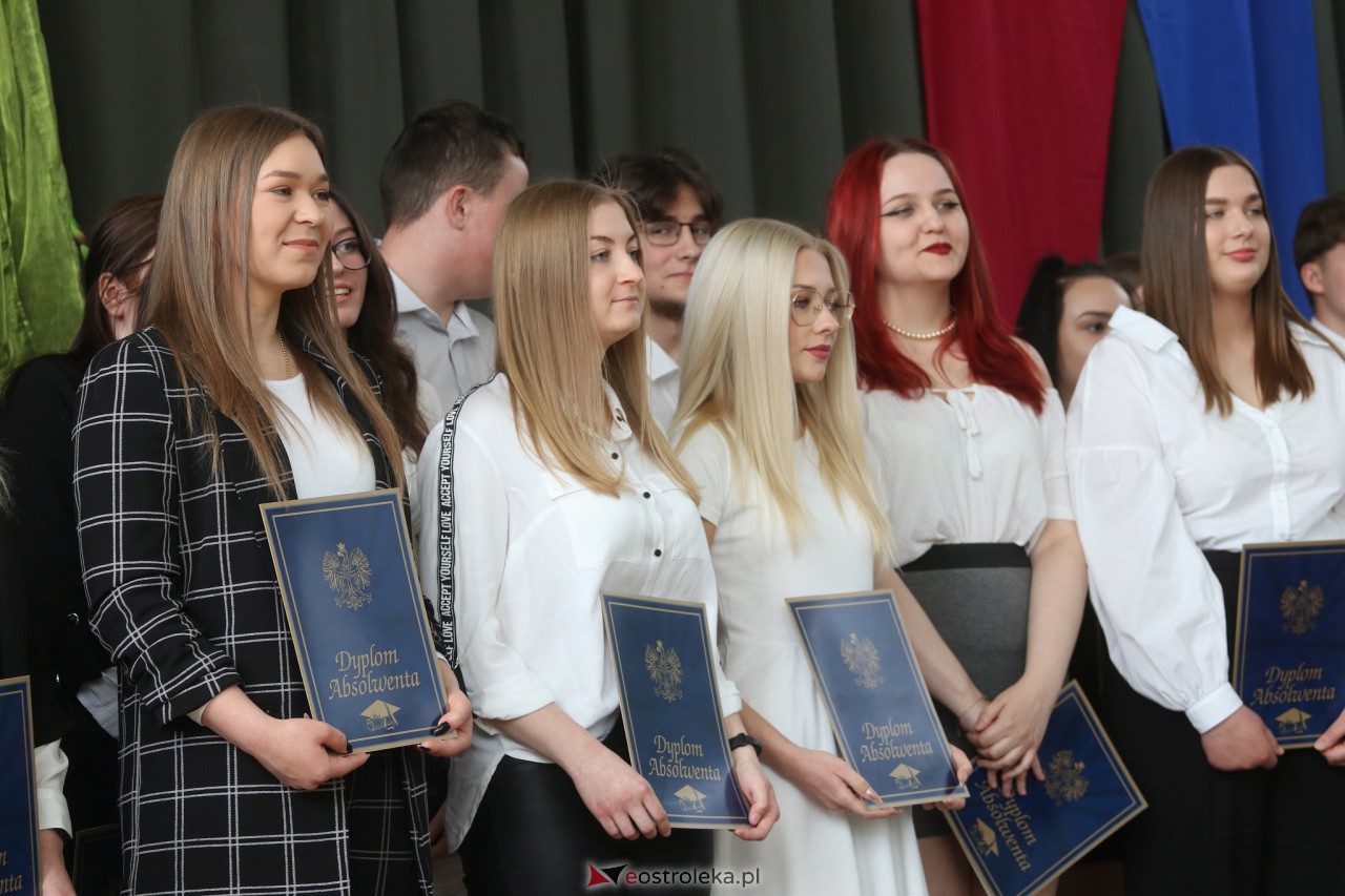 Zakoczenie roku szkolnego klas maturalnych w ZSZ 2 [28.04.2023] - zdjęcie #3 - eOstroleka.pl
