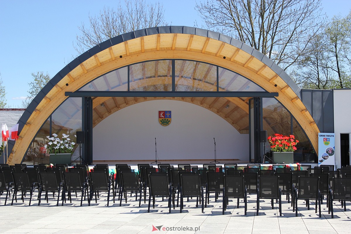 Uroczyste otwarcie nowego amfiteatru w Troszynie [30.04.2023] - zdjęcie #10 - eOstroleka.pl