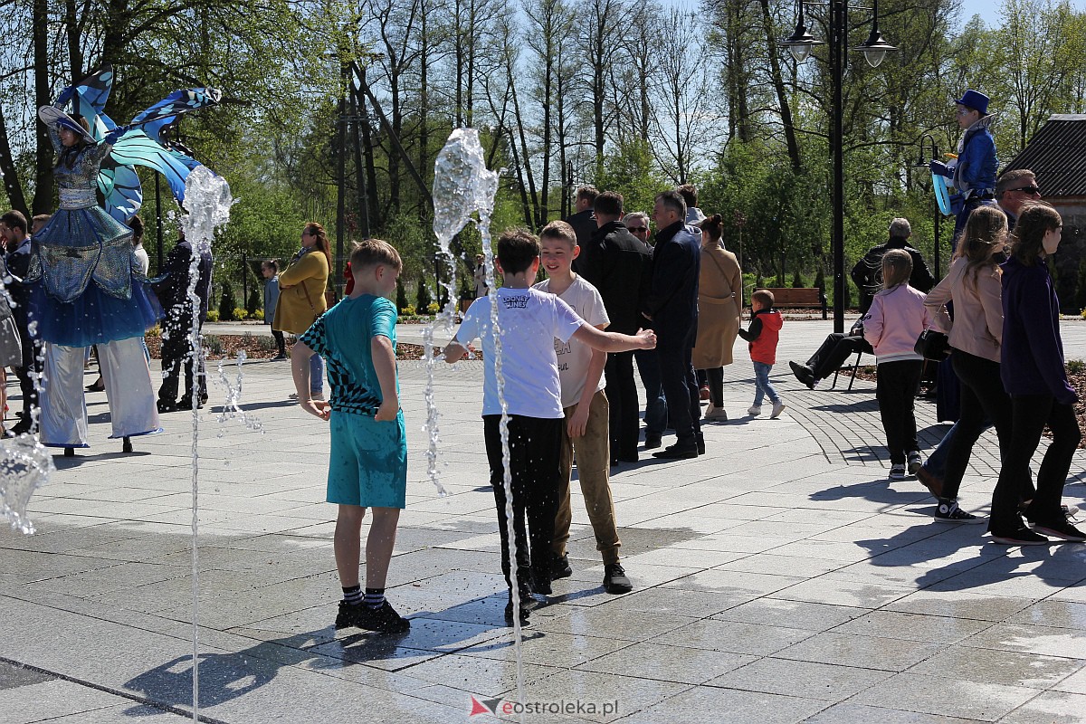 Uroczyste otwarcie nowego amfiteatru w Troszynie [30.04.2023] - zdjęcie #32 - eOstroleka.pl