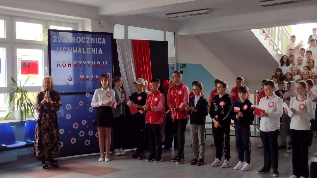 Apel z okazji Święta Niepodległości w SP 10  - zdjęcie #3 - eOstroleka.pl