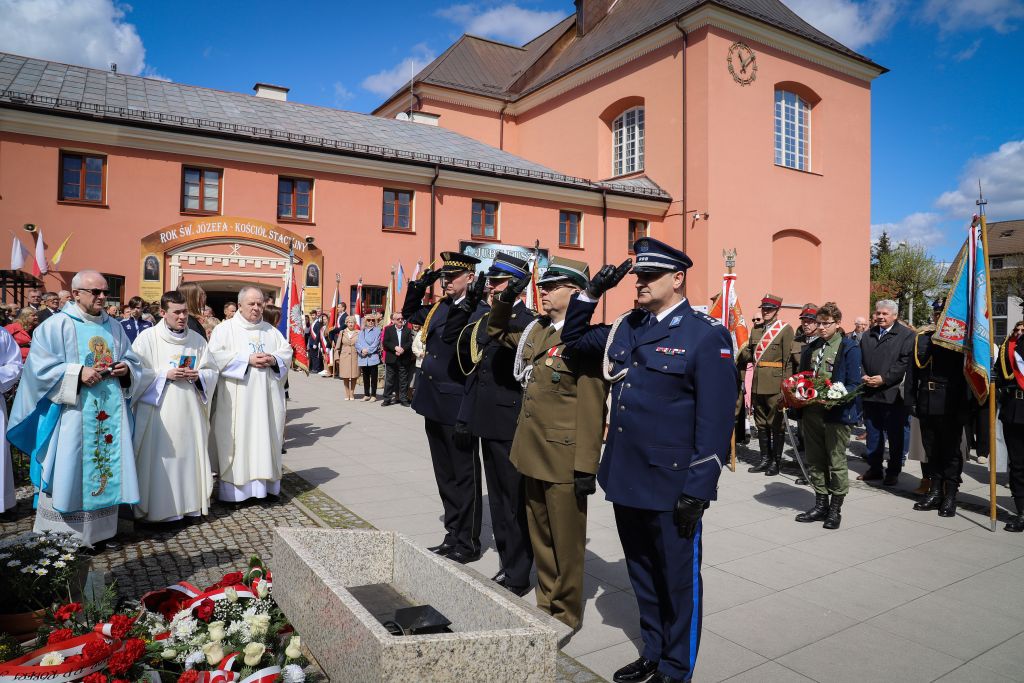 Miejskie obchody Narodowego Święta Konstytucji 3 Maja [03.05.2023] - zdjęcie #83 - eOstroleka.pl